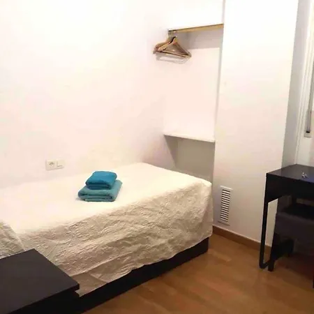 Homestay Rooms Viladomat Barcelona